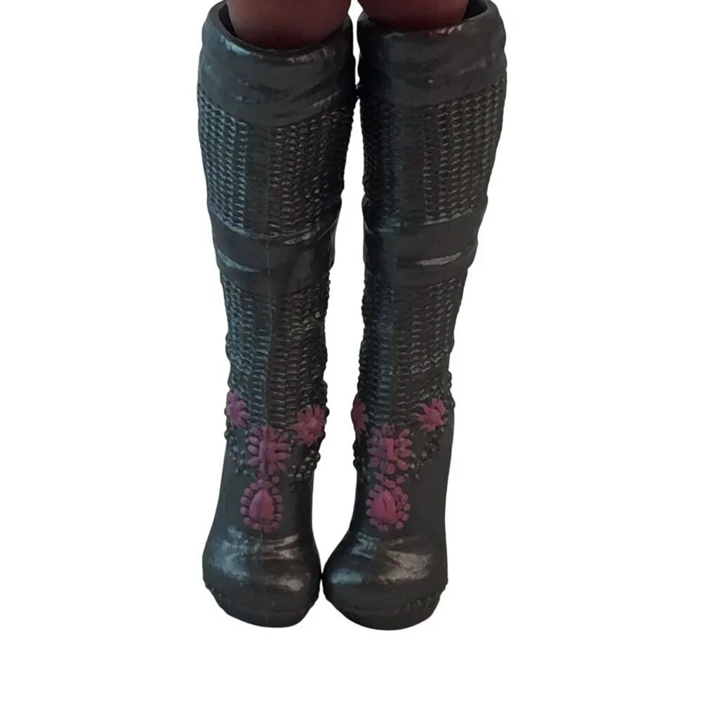 Ever After High Darling Charming Dragon Games Chainmail Platform Boots‎ Gray